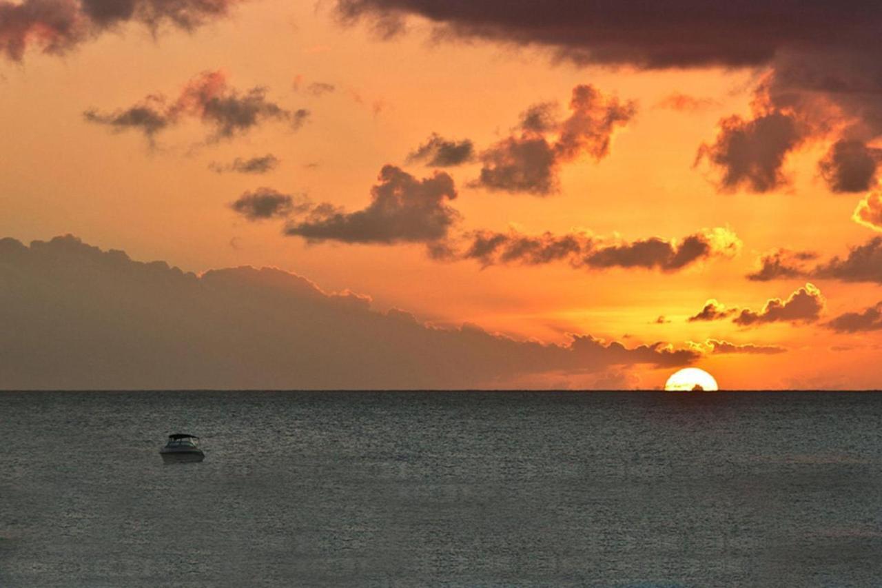 Bora Bora By Blue Sky Luxury Apartment Paynes Bay ภายนอก รูปภาพ